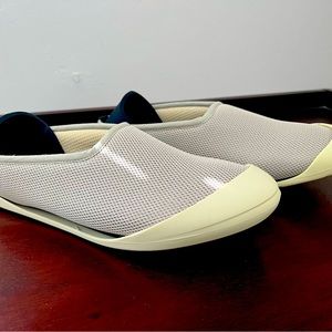 Mahabis indoor/outdoor slippers. Never worn.